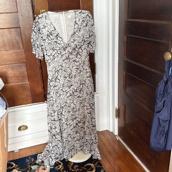 Club Monaco Black and White Tiered Flutter Sleeve V-Neck Midi Dress- worn 4x - Picture 2 of 5